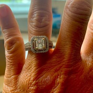 14K White Gold contemporary Diamond ring. Total Diamond weight is 1.77 CT